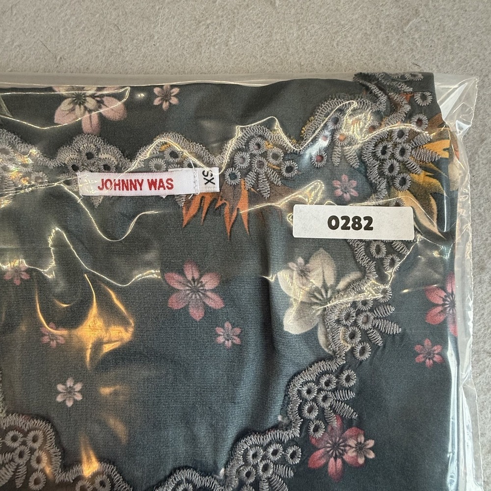 Johnny Was Adalee‎ Silk Blouse XS Slate Green Floral Embroidered Top C13920 - Picture 11 of 11